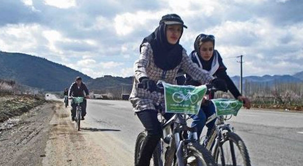 Iran’s security forces prevent bike riding for women in Merîwan
